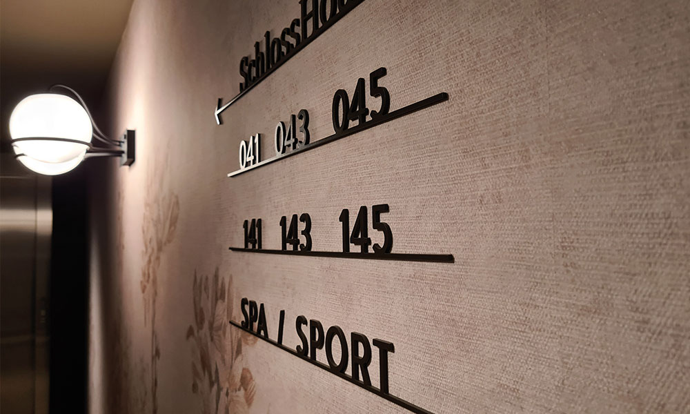 lackierte Metallschrift